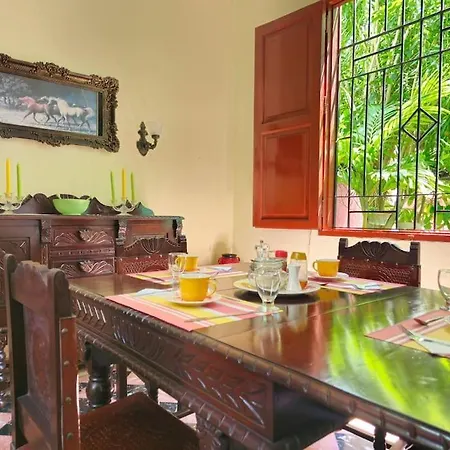 Hostal La Isabela Room 1 Апартаменты Шамони