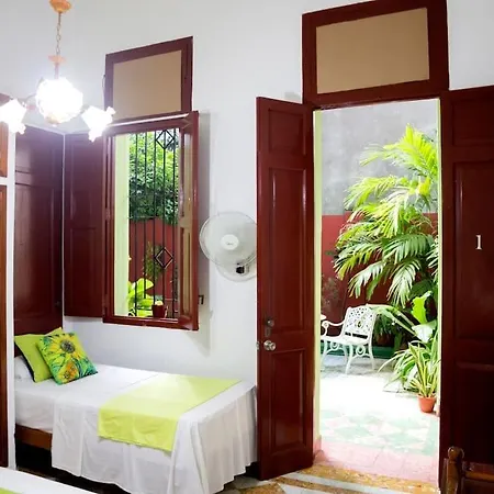 Апартаменты Hostal La Isabela Room 1 Шамони