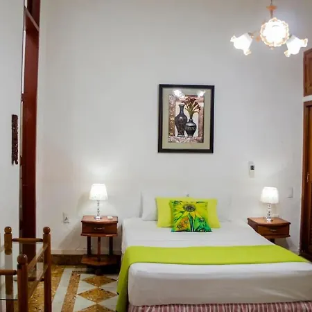 Hostal La Isabela Room 1 *