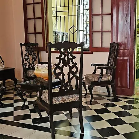 Апартаменты Hostal La Isabela Room 1 Шамони