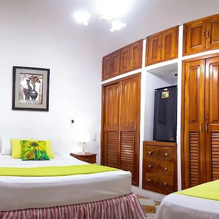 Апартаменты Hostal La Isabela Room 1 *