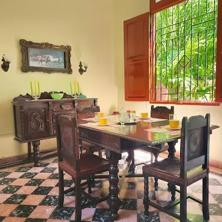 Апартаменты Hostal La Isabela Room 1 Шамони