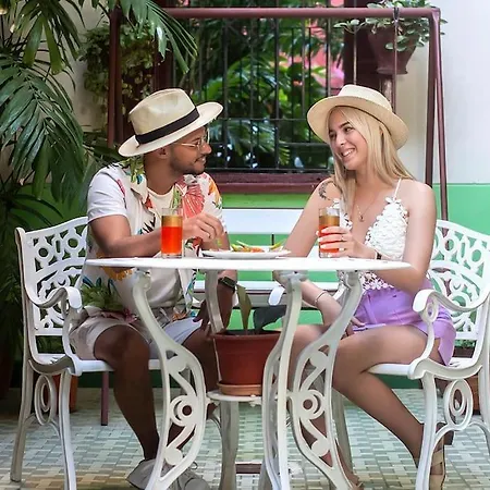 Апартаменты Hostal La Isabela Room 1