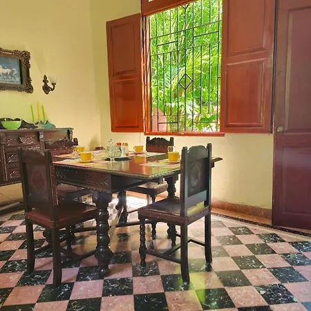 Hostal La Isabela Room 1 Апартаменты *